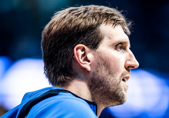 ewc联盟平台 -法兰克福训练开放日,窗口期内部沟通引欢呼,CBA常规赛在即,临场指挥获称赞的简单介绍