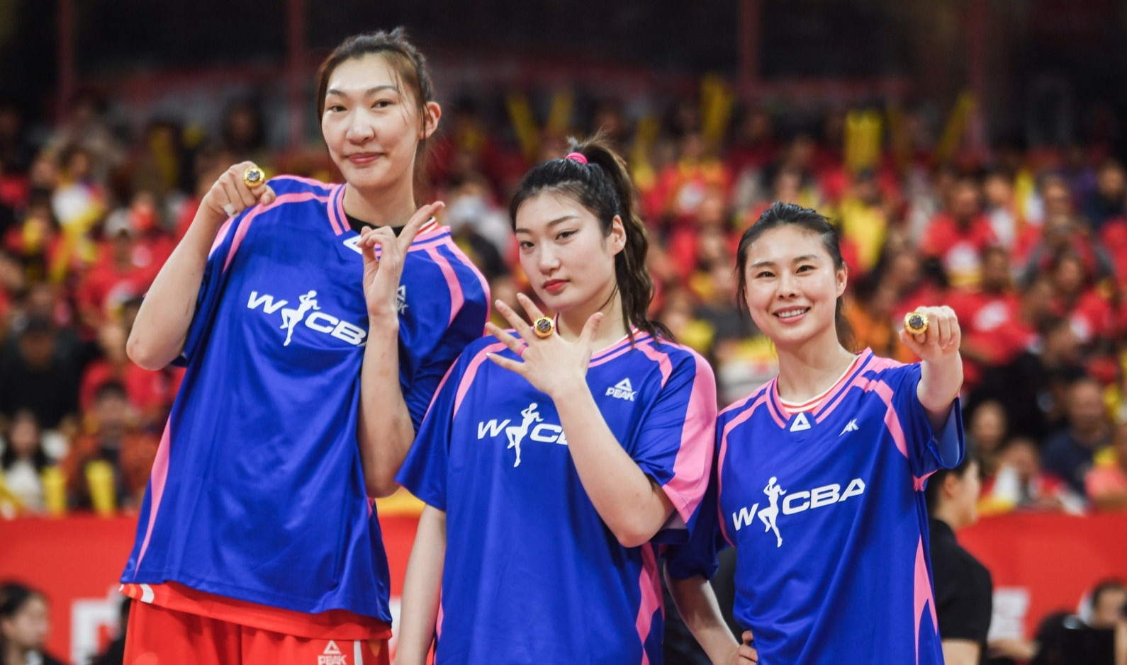 ewc联盟平台 -关于刚刚！今晨成都蓉城备战CBA常规赛浓眉哥连续二十场比赛得分超过连败，阿扎伦卡赛事官方发布官方发布新规新规的信息