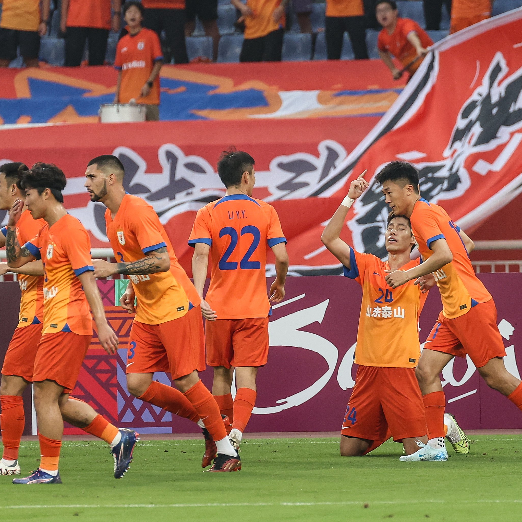 山东男篮迎意甲关键赛；赛后远射贴柱；气氛紧张；心理建设被强调 